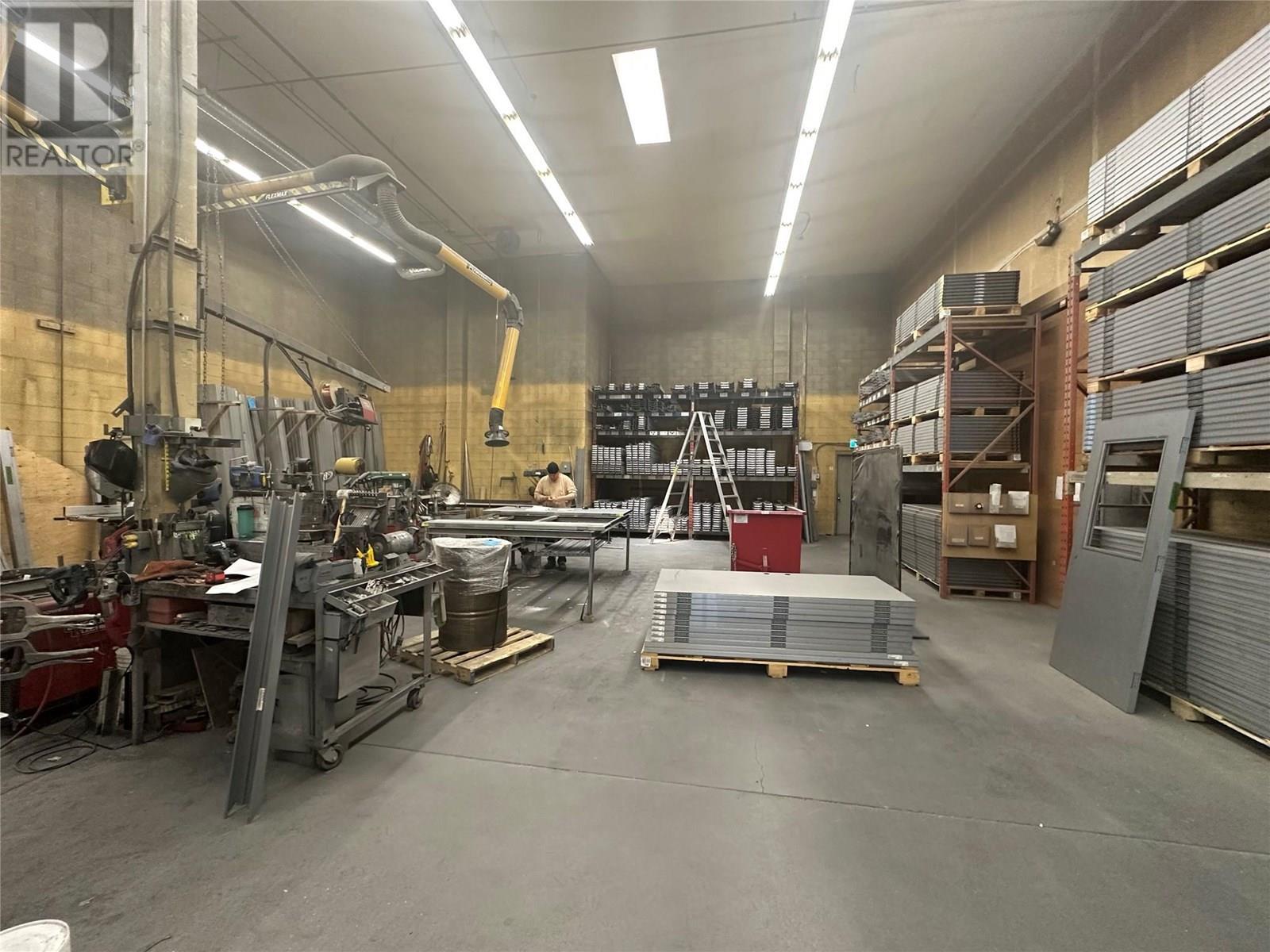 1418-1420 Hunter Court. Kelowna, British Columbia