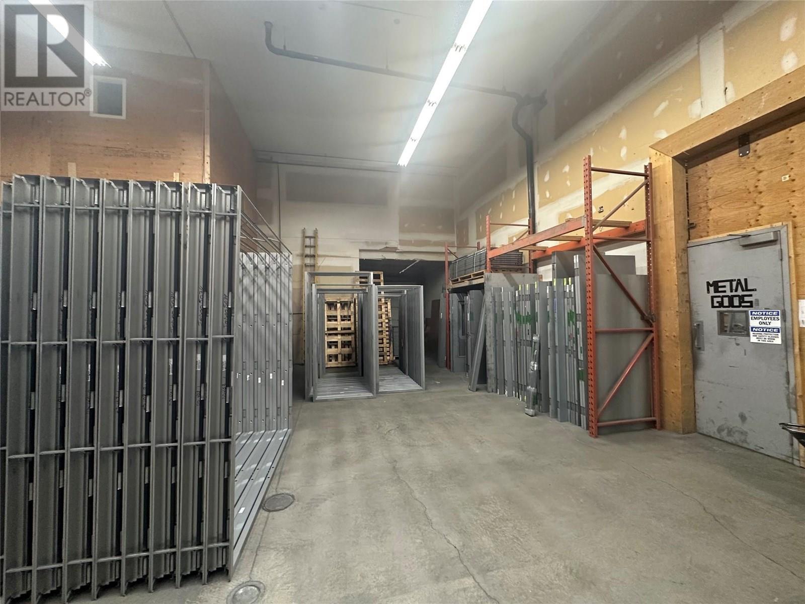 1418-1420 Hunter Court. Kelowna, British Columbia