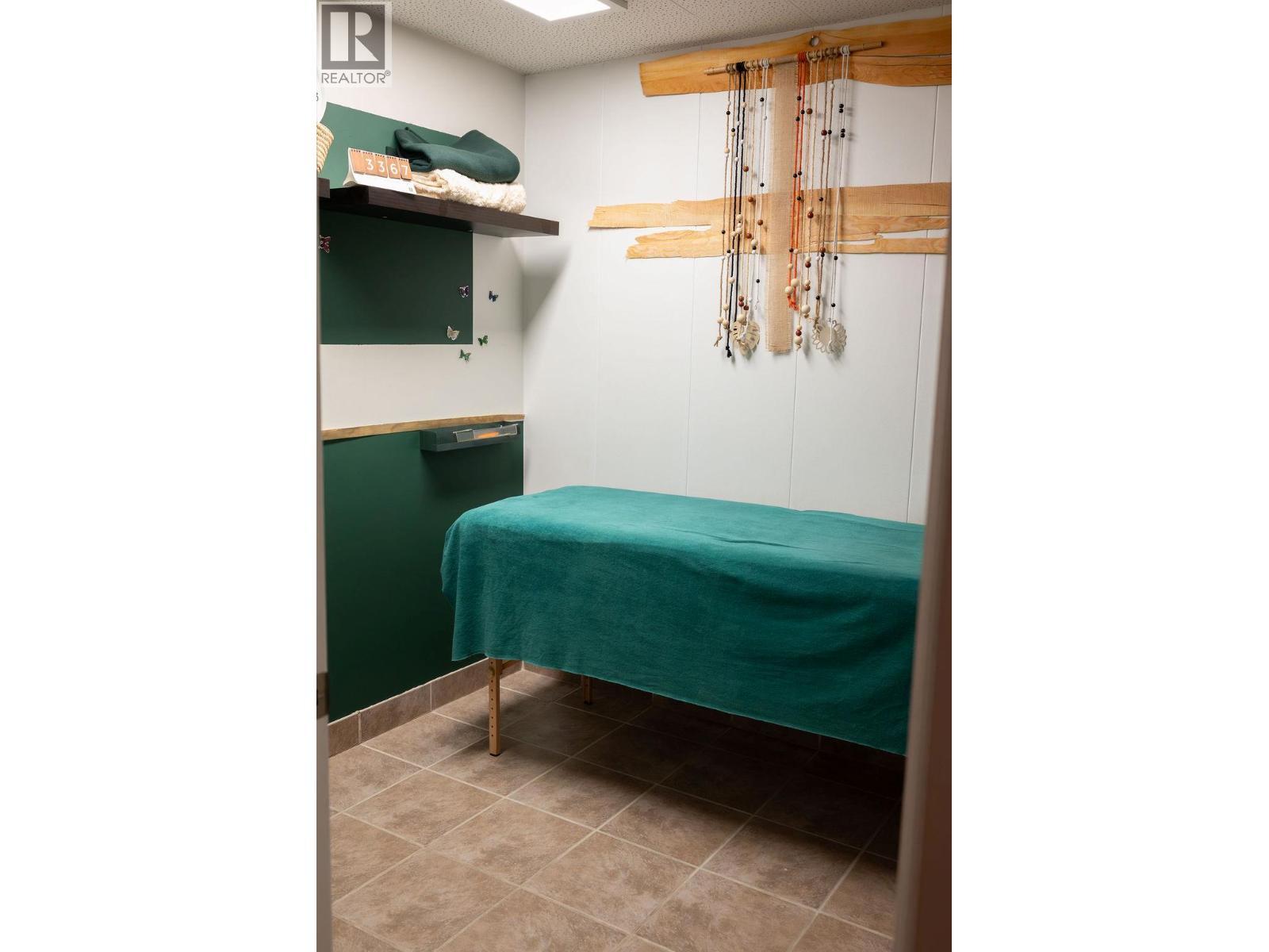 545 Lawrence Avenue Unit# 101a. Kelowna, British Columbia