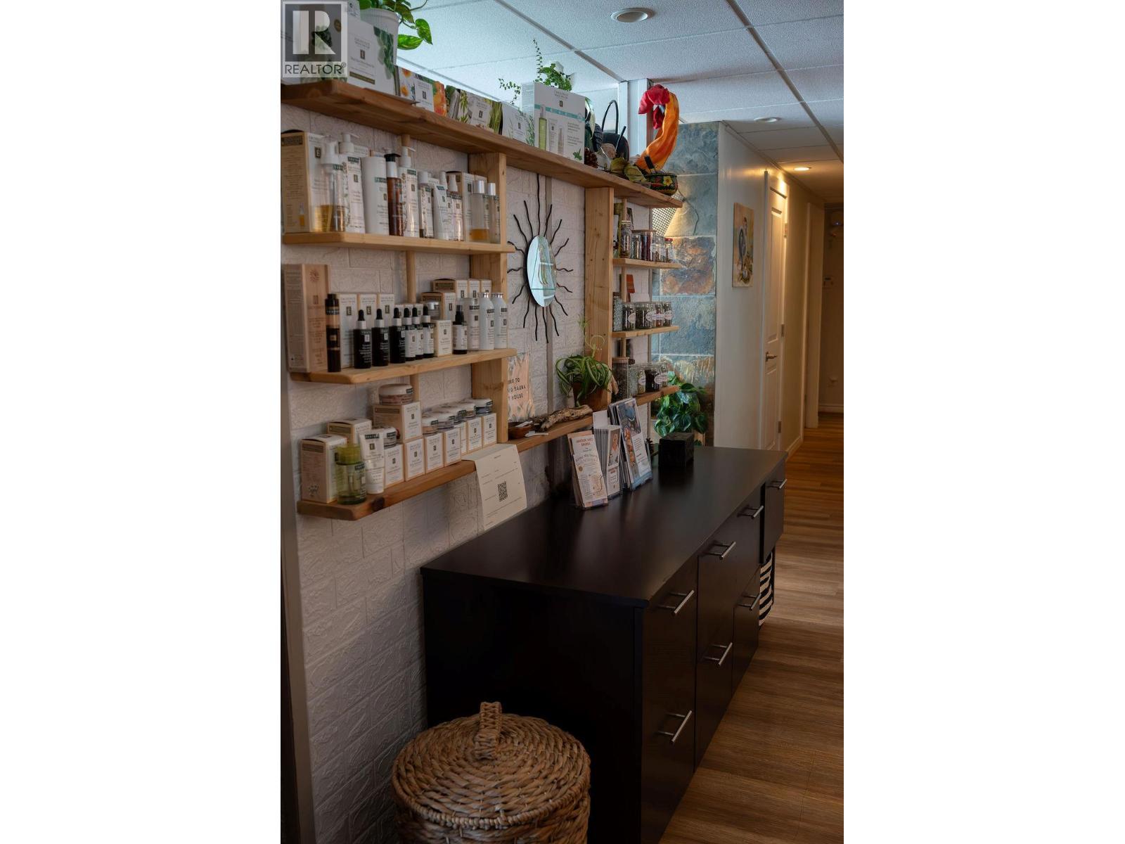 545 Lawrence Avenue Unit# 101a. Kelowna, British Columbia