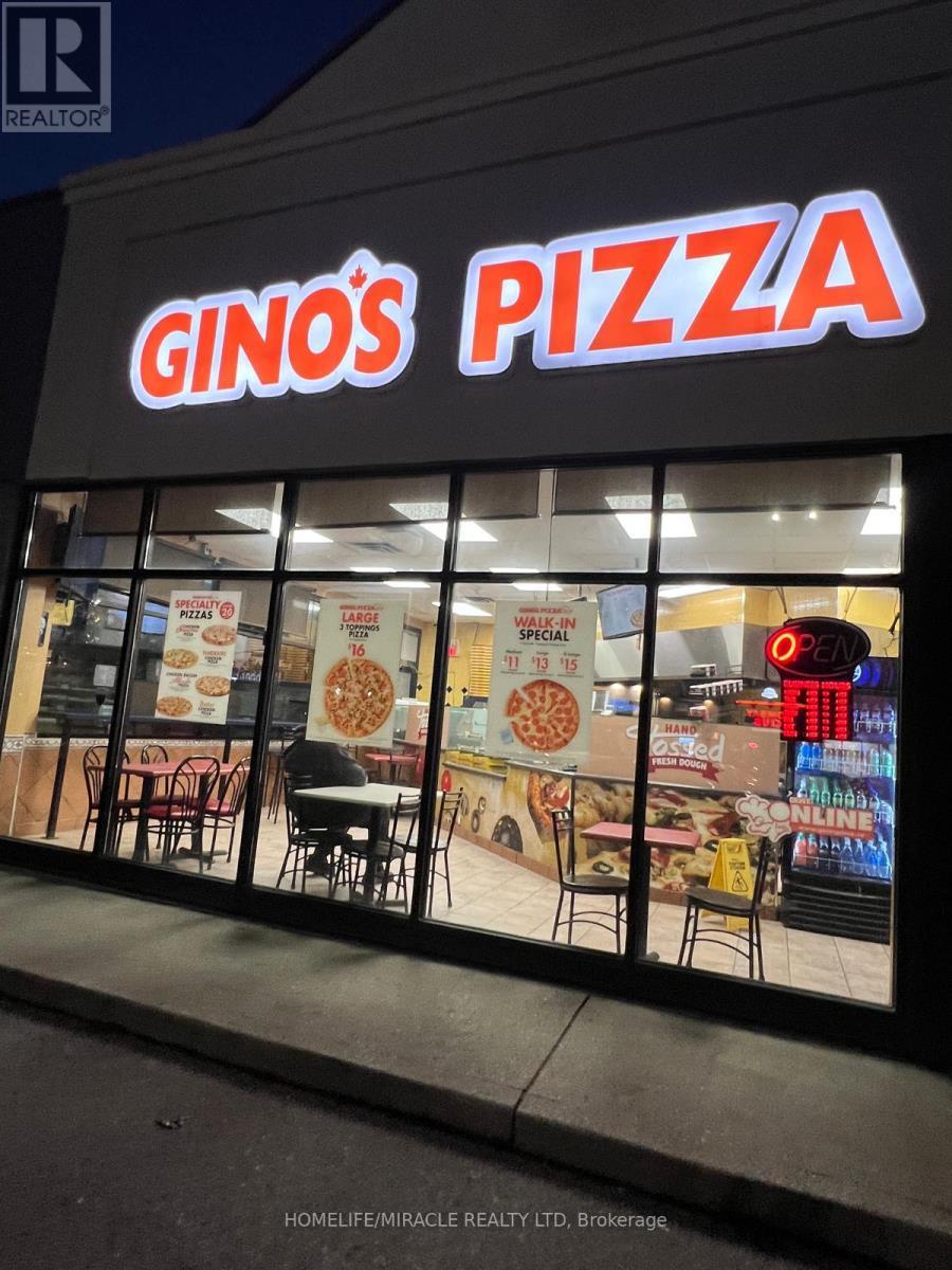 2501 Hampshire Gate, Oakville (wp Winston Park)