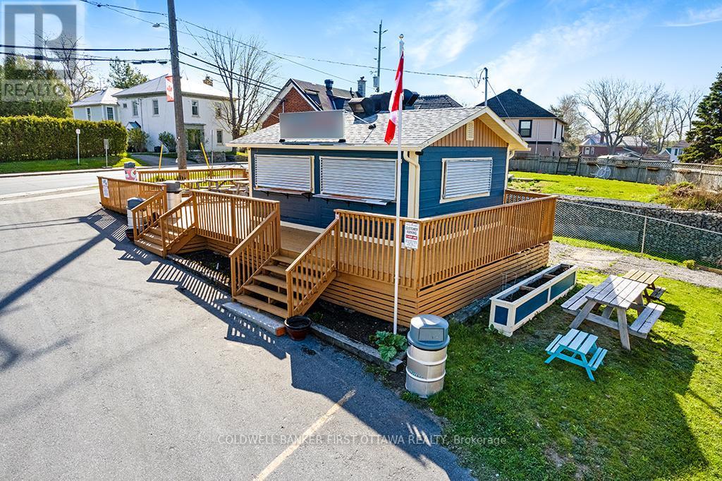 106 Broadway Street W, Merrickville-Wolford