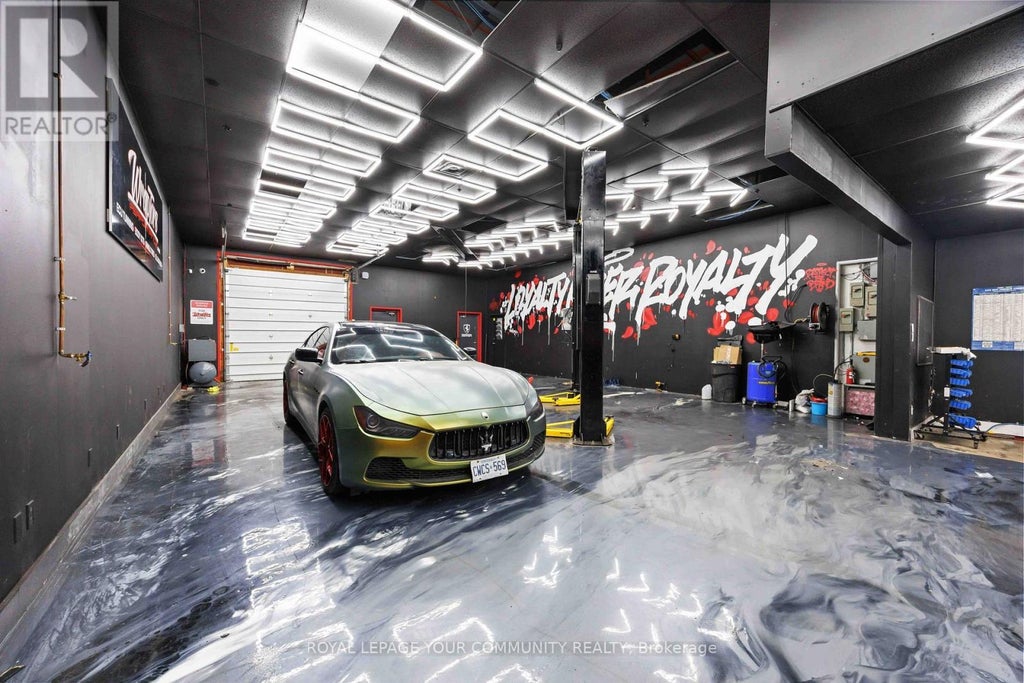 16 - 37 Kodiac Crescent, Toronto (york University Heights)