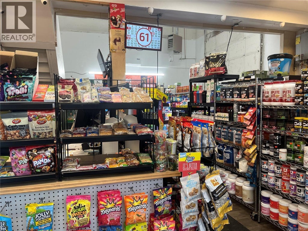 101 2031 Malaview Ave, Sidney