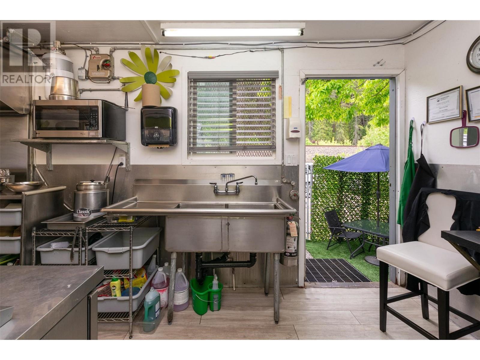 7220 36 Street Ne. Salmon Arm, British Columbia