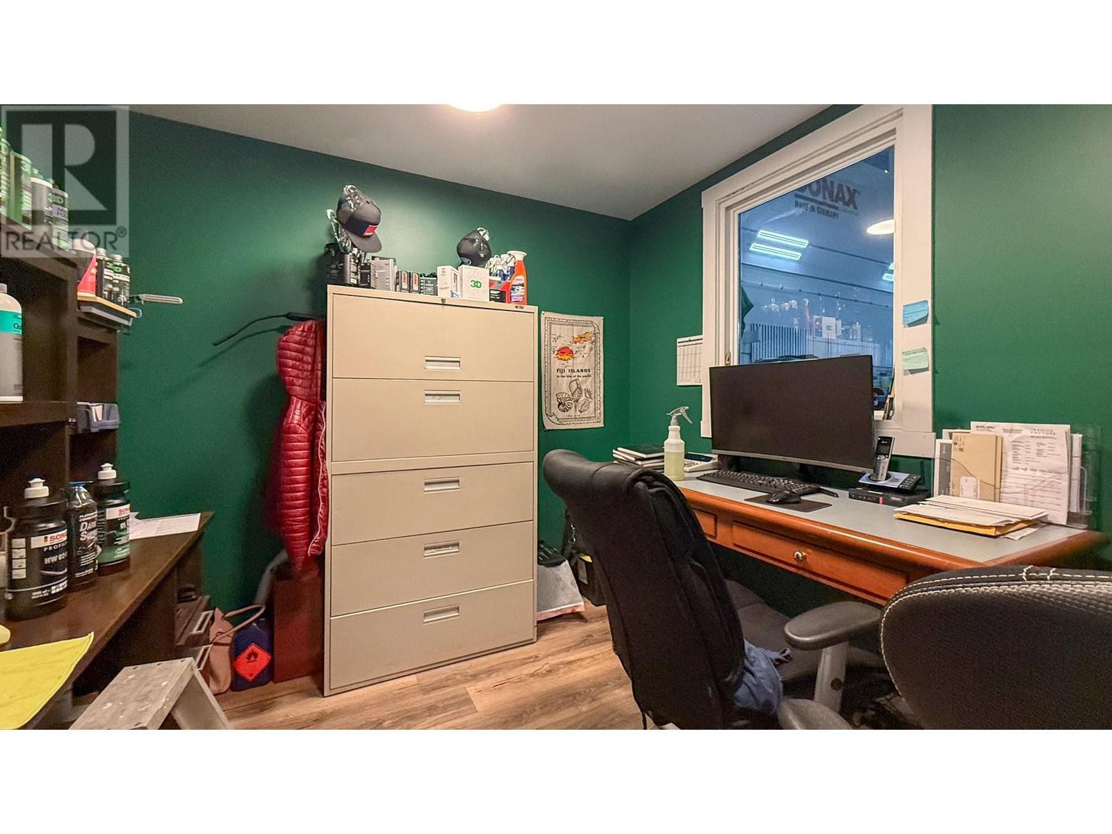 2844 Fenwick Road. Kelowna, British Columbia