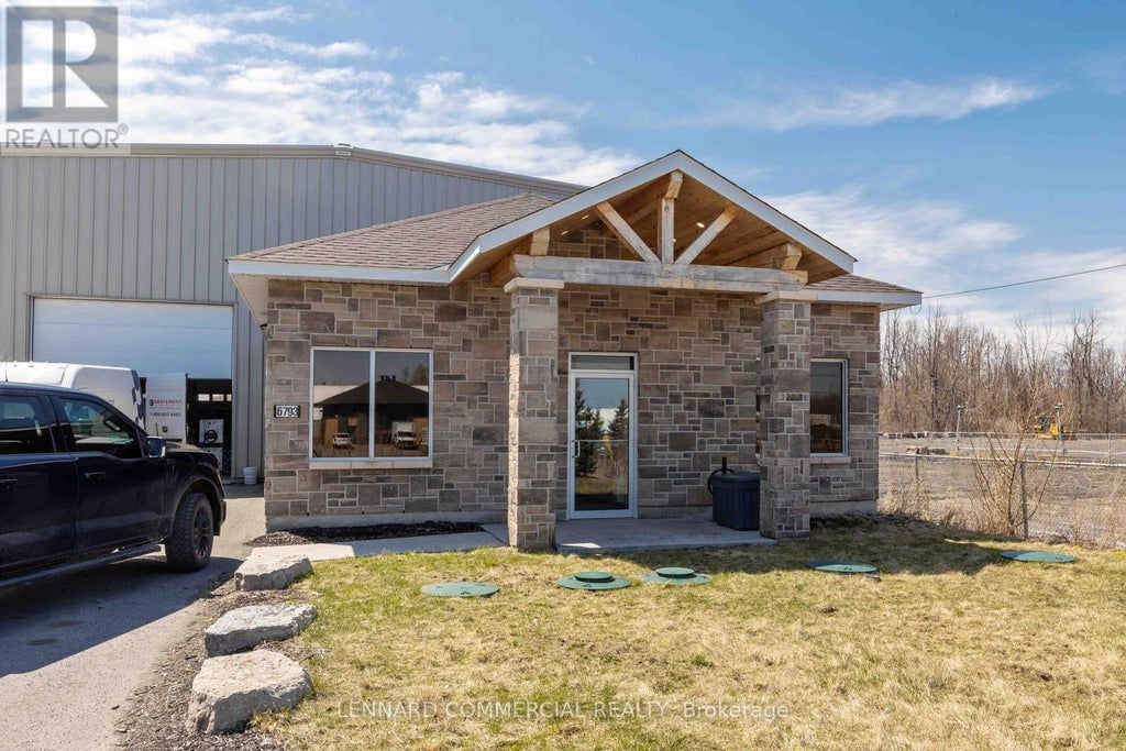 6793 Hiram Drive, Ottawa