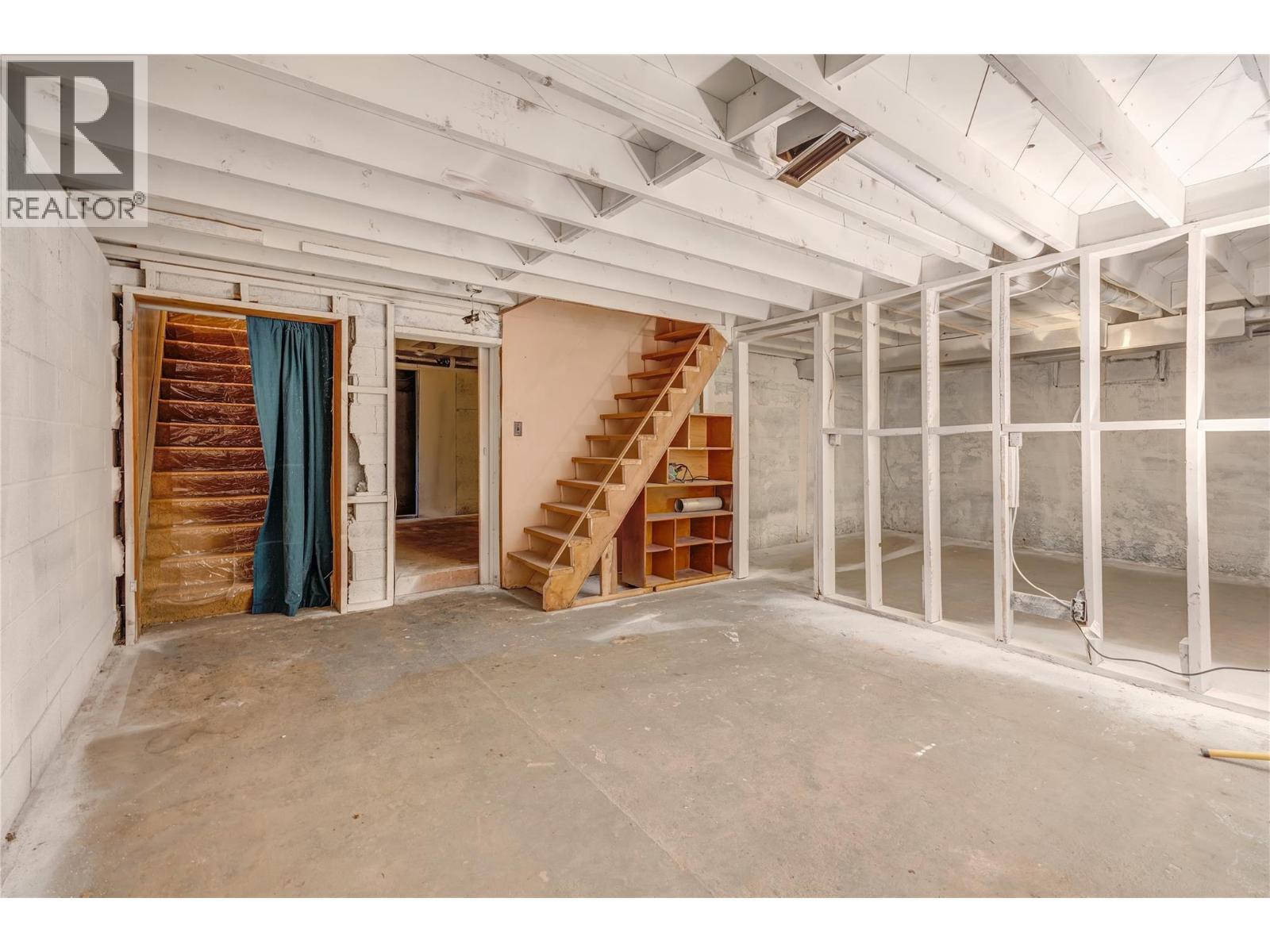 5214 Monro Avenue. Summerland, British Columbia