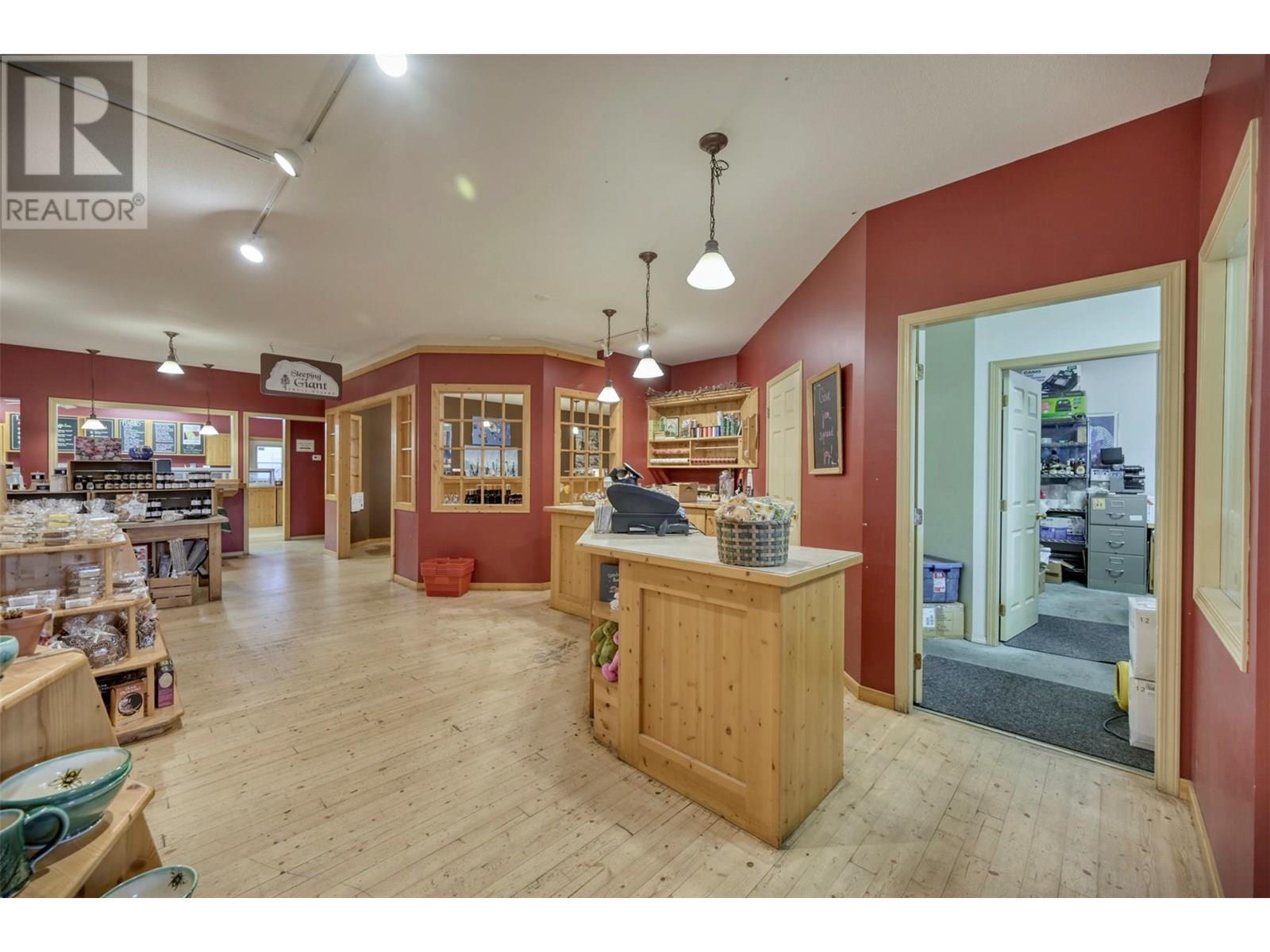 6206 Canyon View Road. Summerland, British Columbia