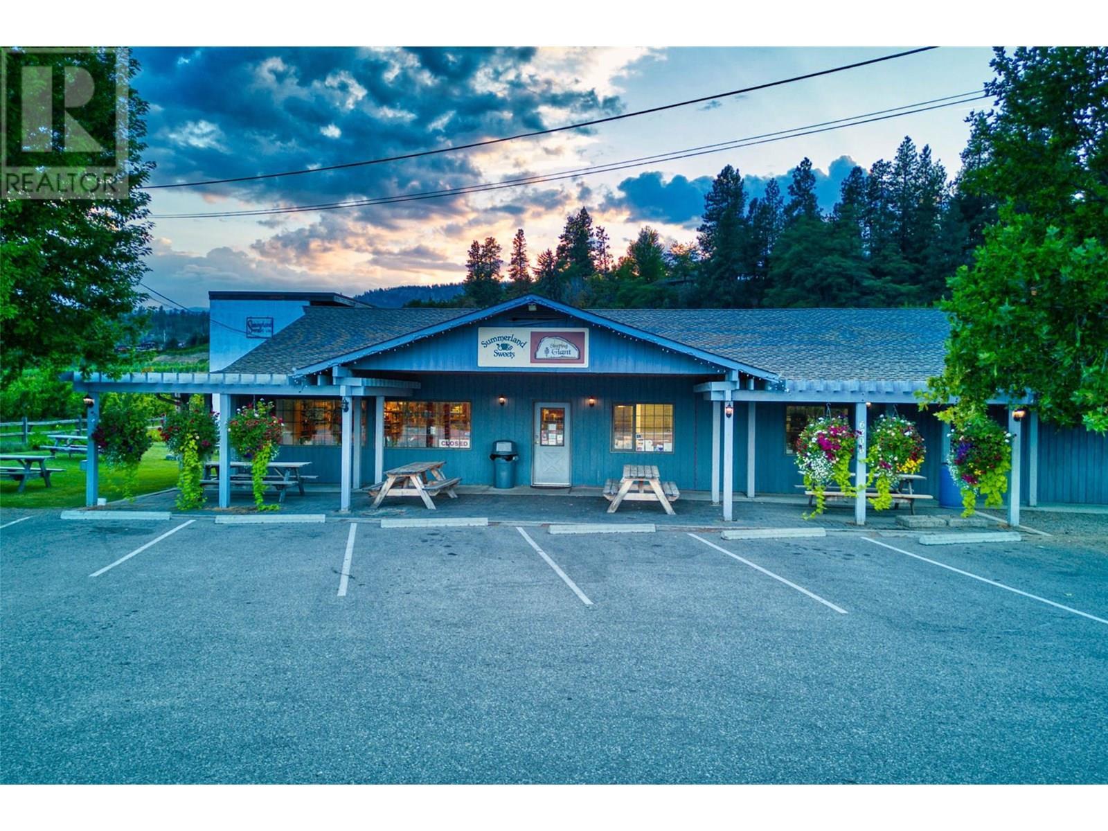 6206 Canyon View Road. Summerland, British Columbia