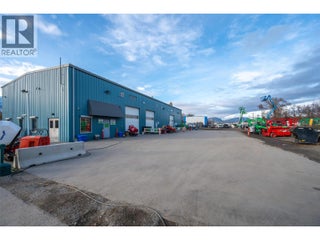 206 Maple Avenue. Oliver, British Columbia