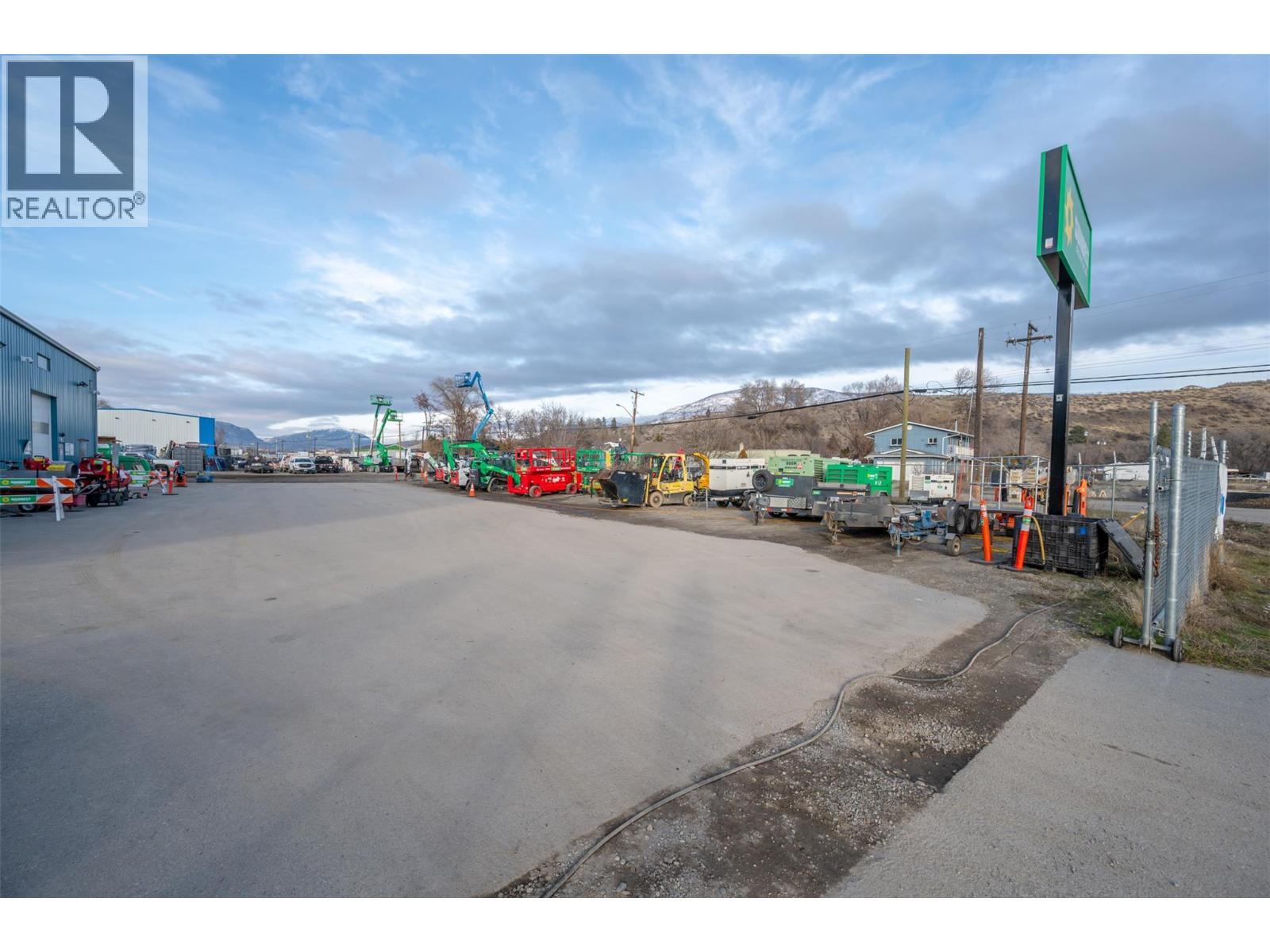 206 Maple Avenue. Oliver, British Columbia