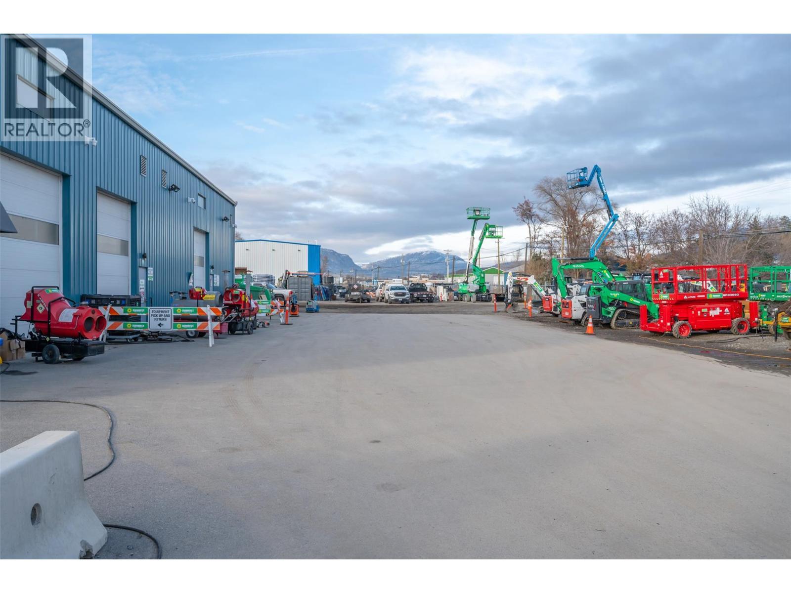 206 Maple Avenue. Oliver, British Columbia