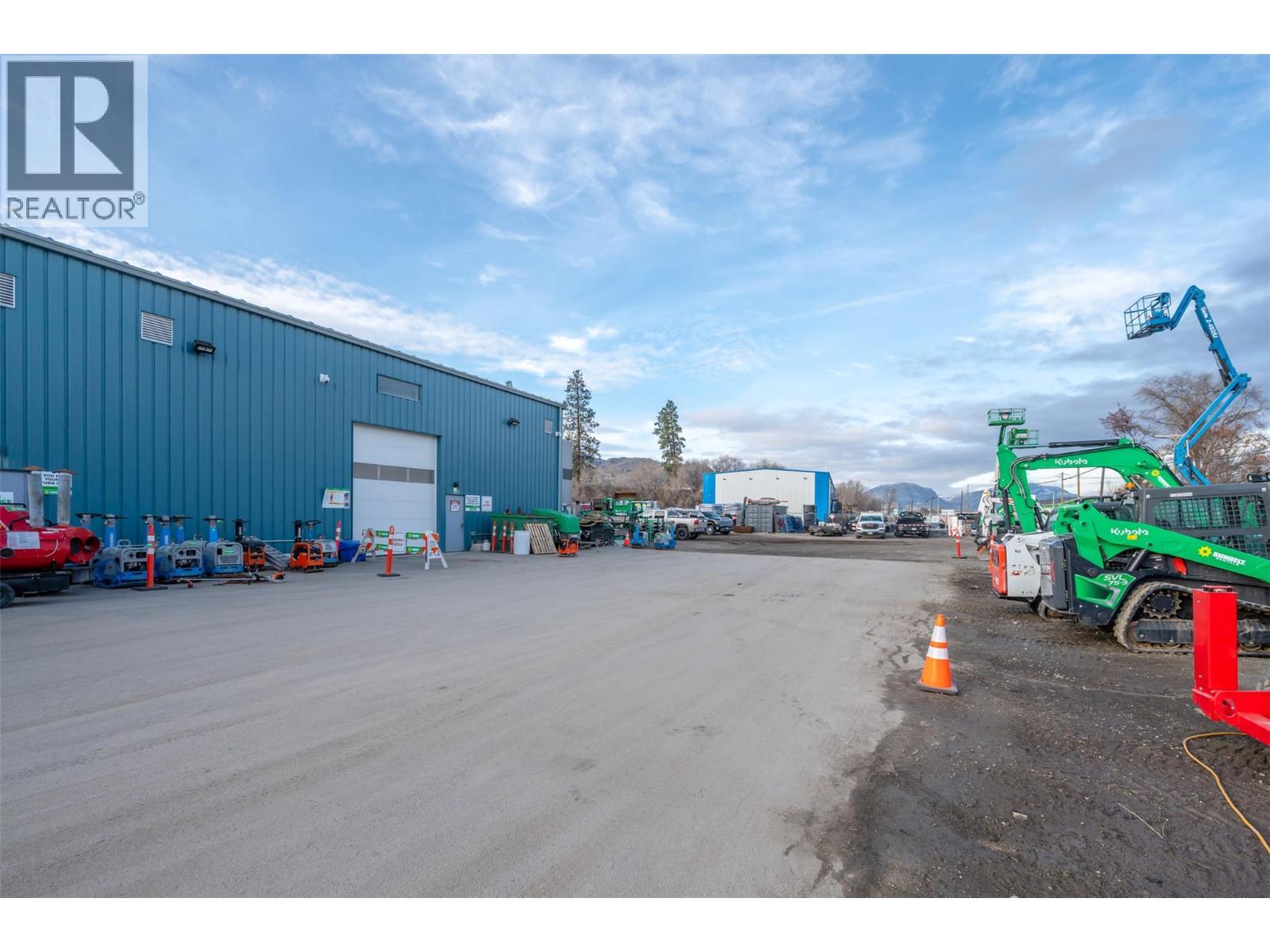 206 Maple Avenue. Oliver, British Columbia