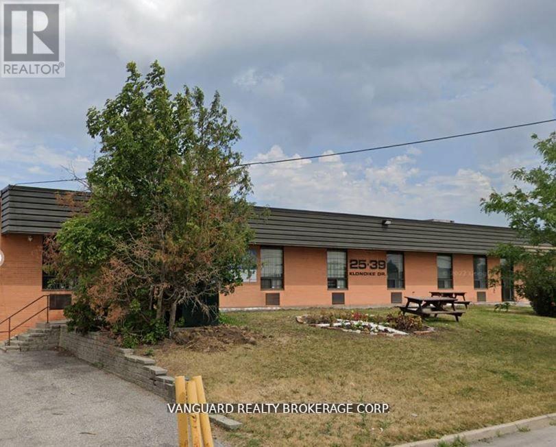 25 Klondike Drive, Toronto (humber Summit)