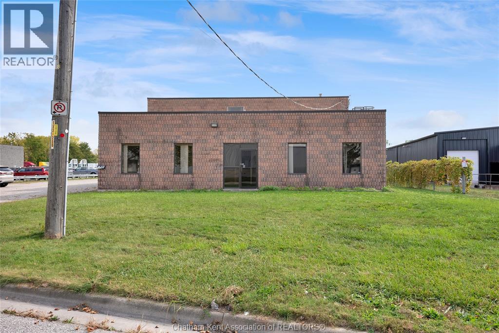 400 National Road, Chatham