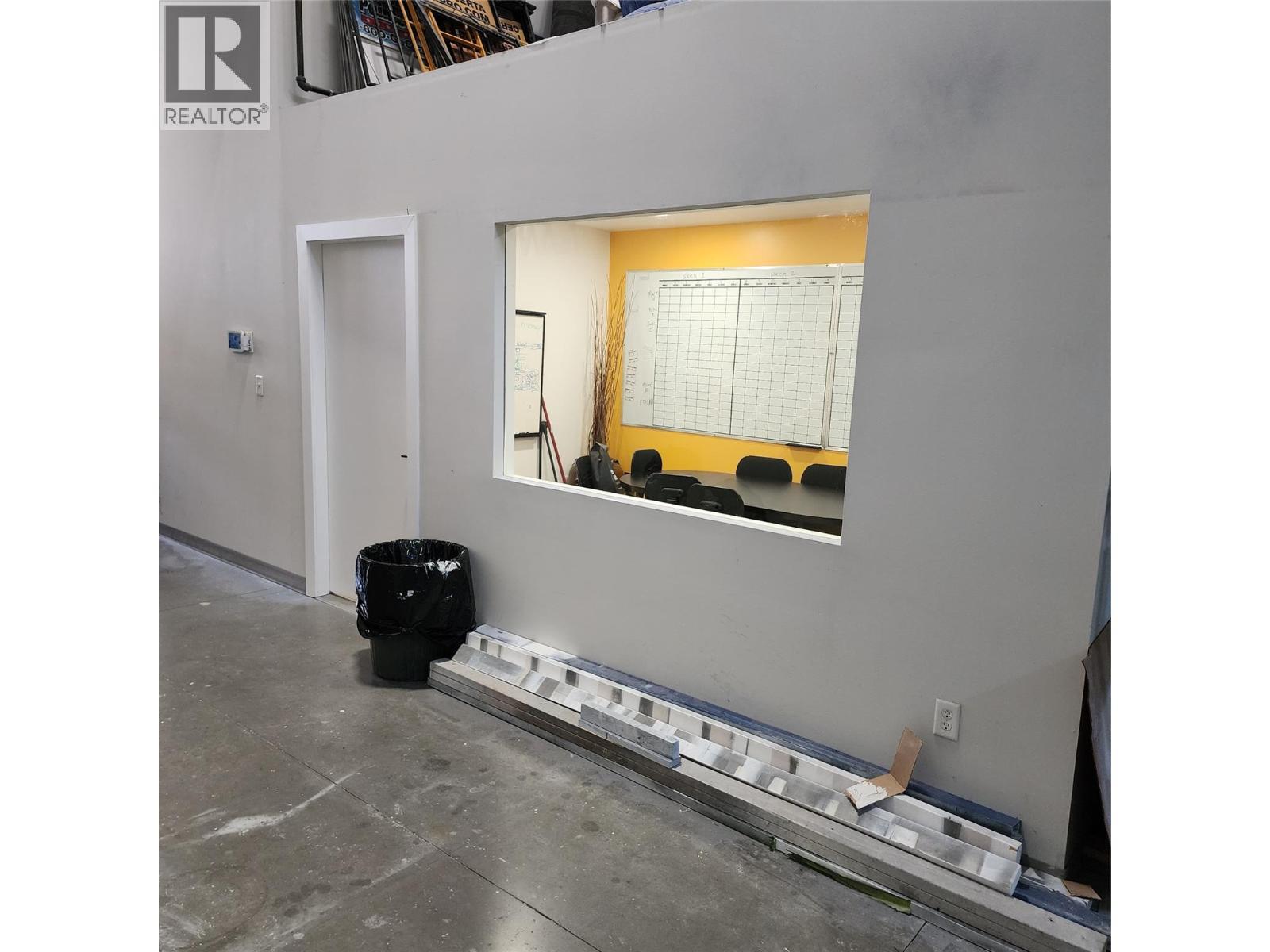 1625 Dilworth Drive Unit# 205. Kelowna, British Columbia