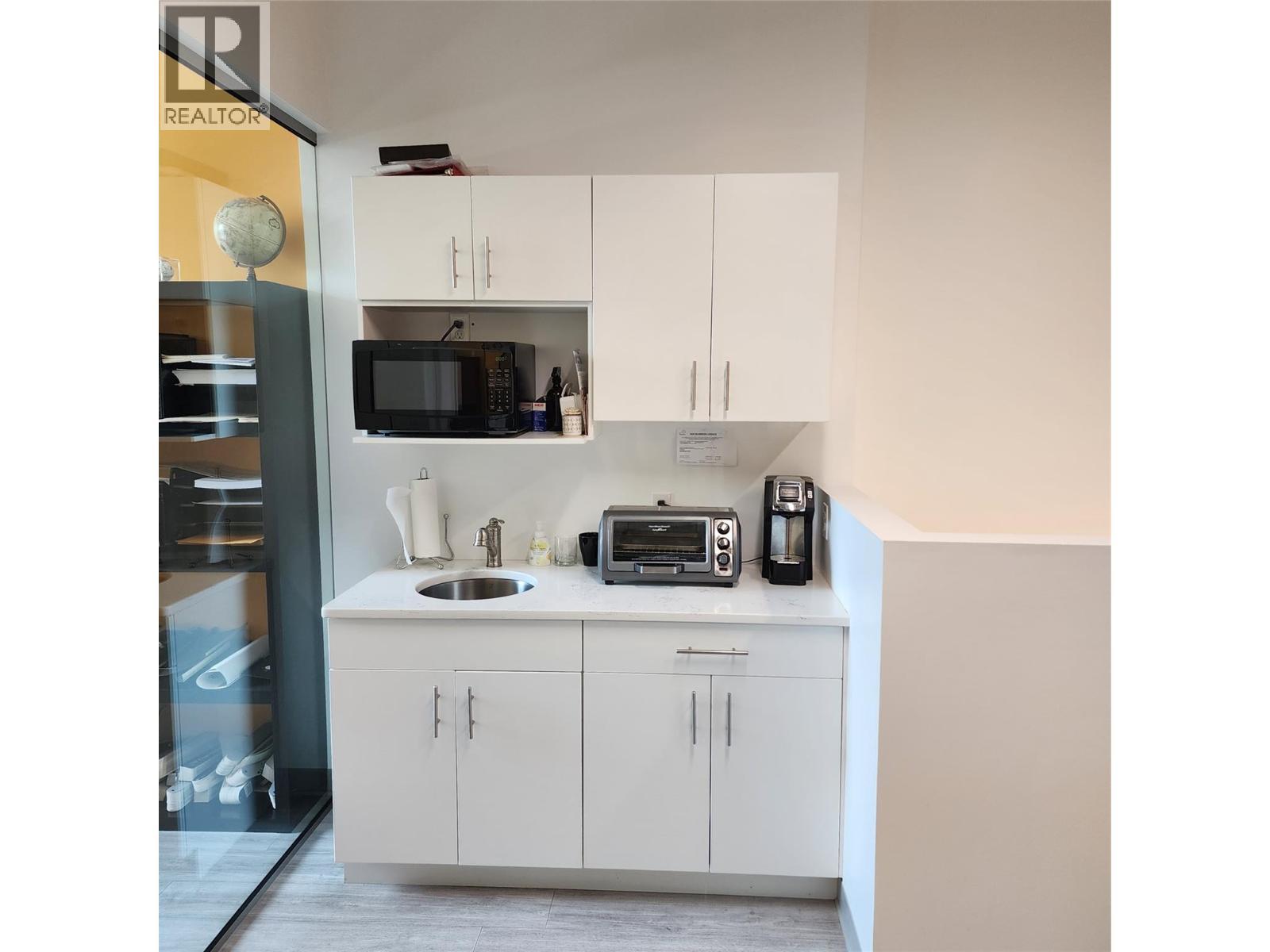 1625 Dilworth Drive Unit# 205. Kelowna, British Columbia