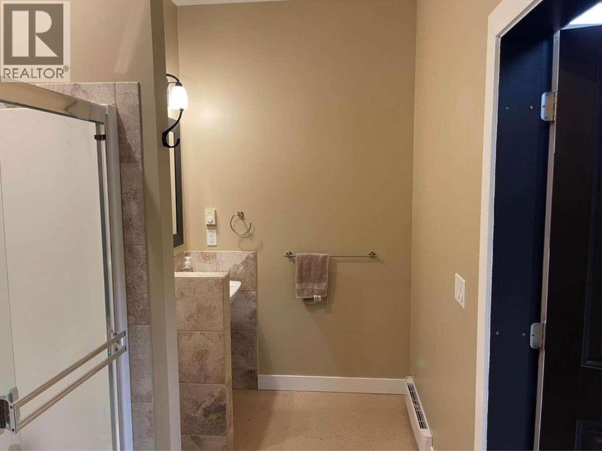 9200 Shale Avenue. Summerland, British Columbia