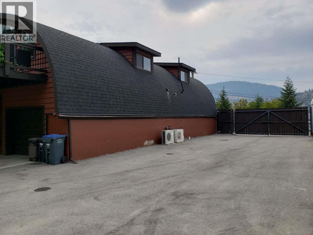 9200 Shale Avenue. Summerland, British Columbia