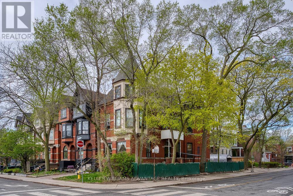 43 Dewson Street, Toronto (palmerston-Little Italy)