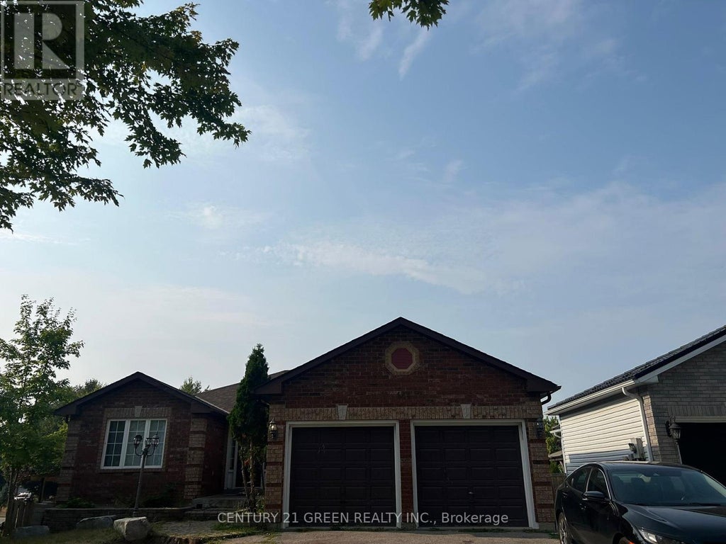 141 Columbia Road, Barrie (holly)