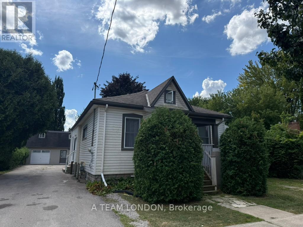 162 Mount Pleasant Avenue, London North (north N)