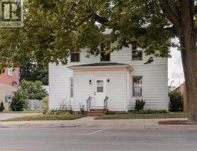 136 Robinson Street, Simcoe