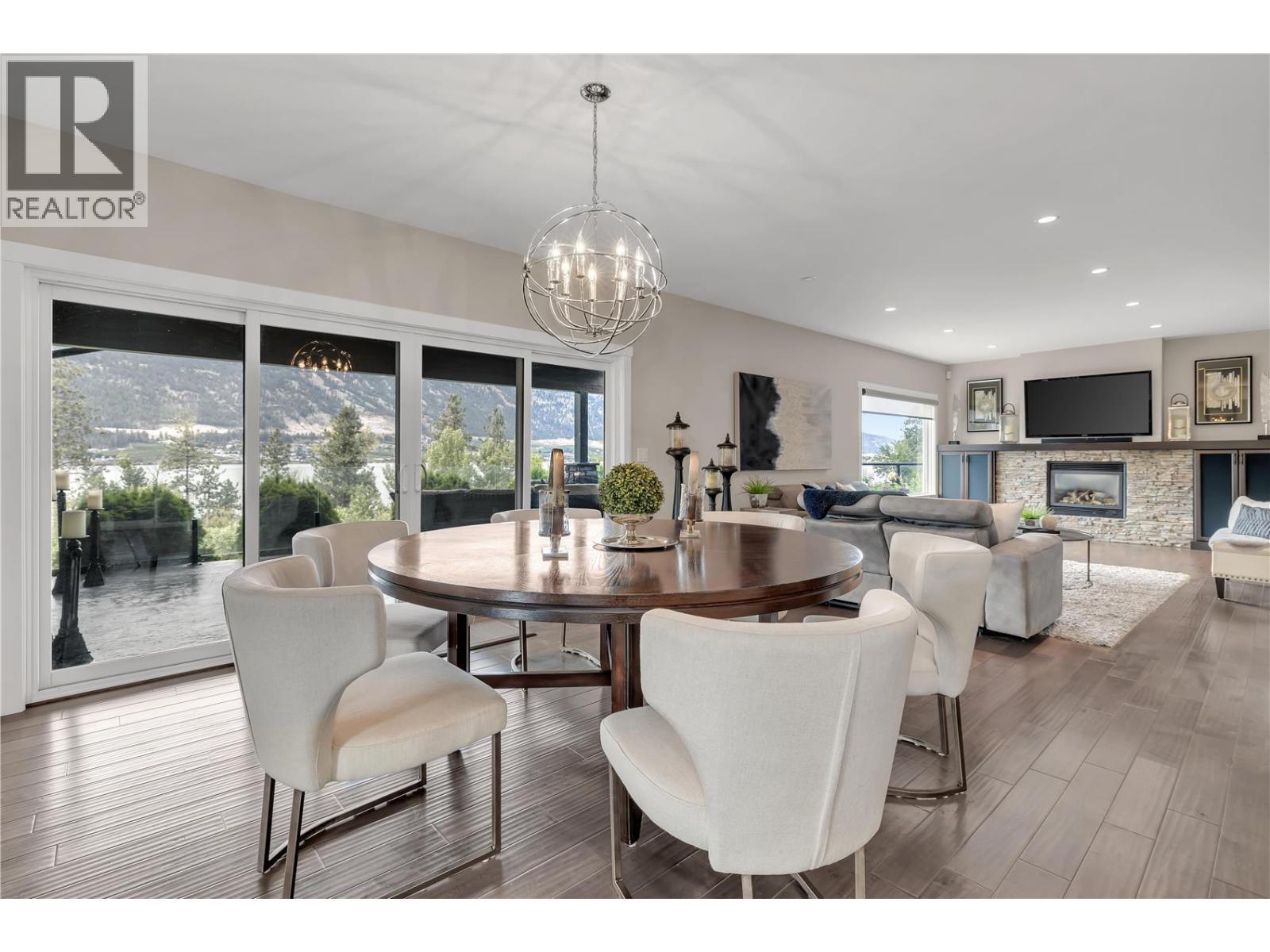 4511 Crawford Road. Lake Country, British Columbia