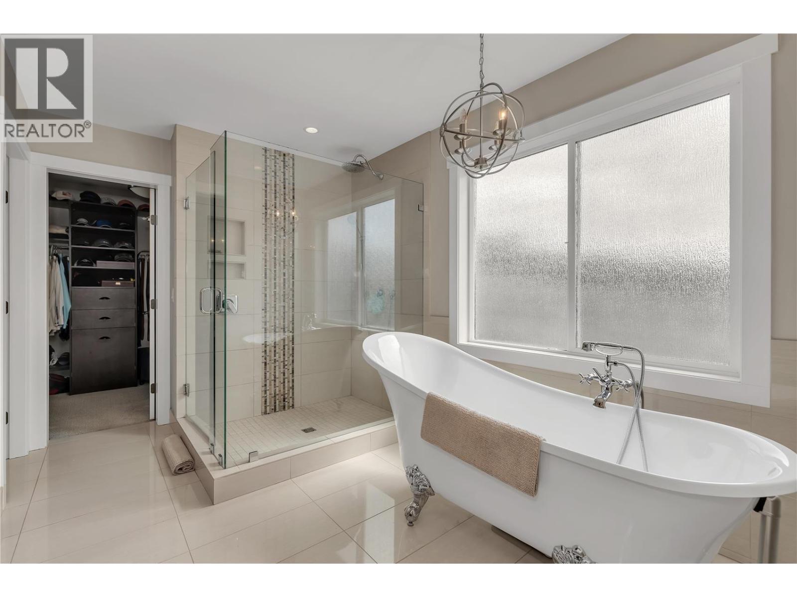 4511 Crawford Road. Lake Country, British Columbia