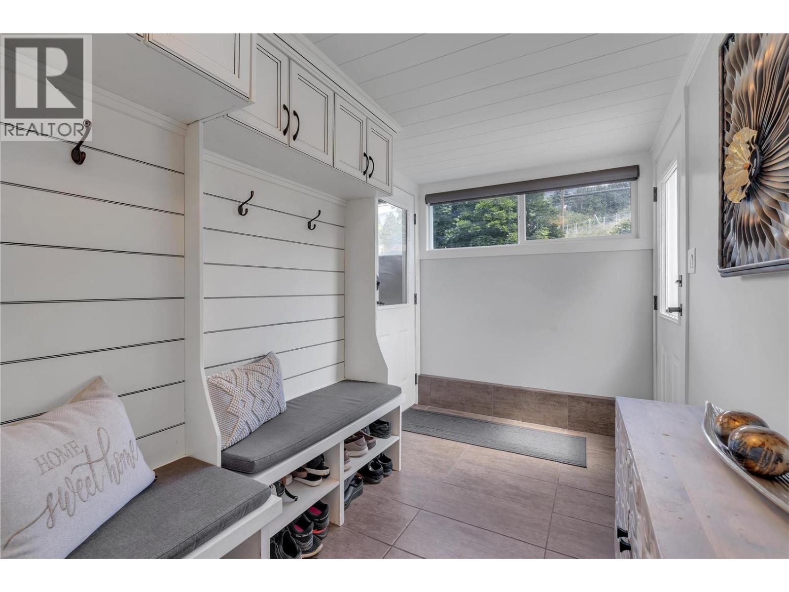 4511 Crawford Road. Lake Country, British Columbia