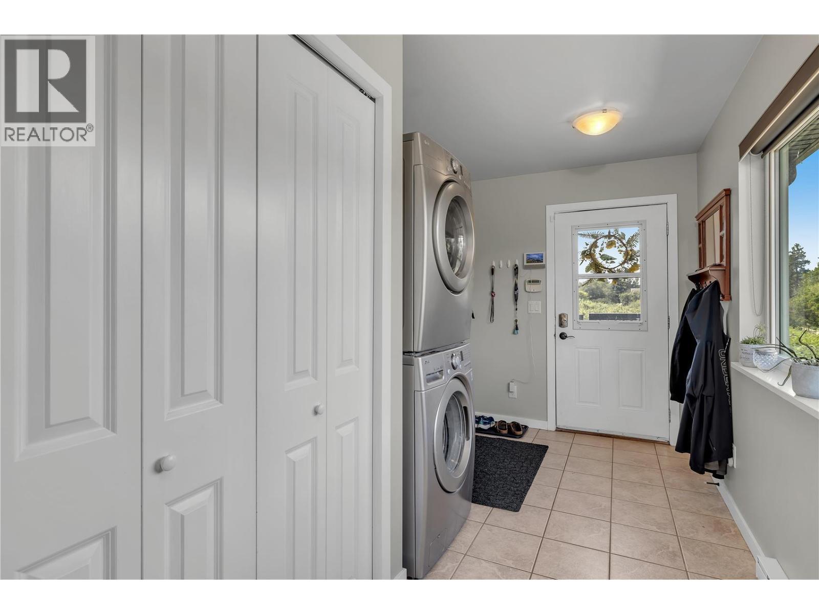 4511 Crawford Road. Lake Country, British Columbia