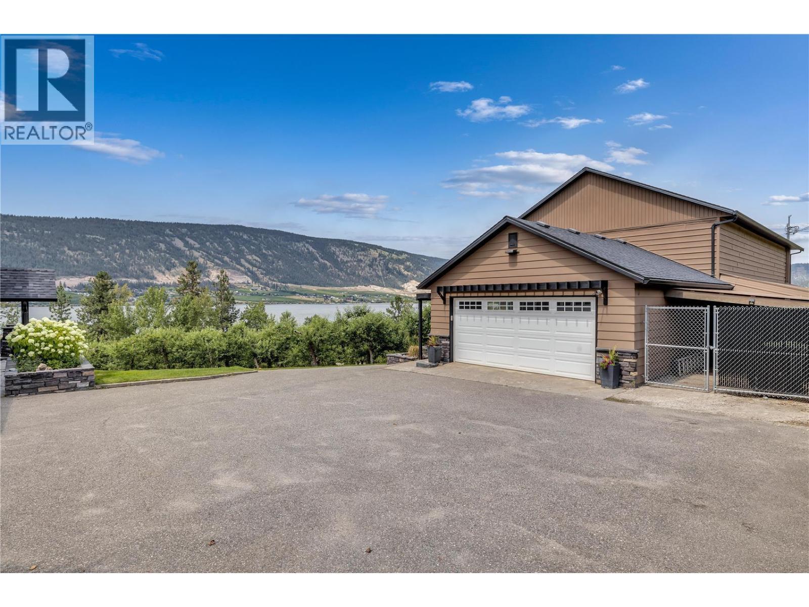 4511 Crawford Road. Lake Country, British Columbia