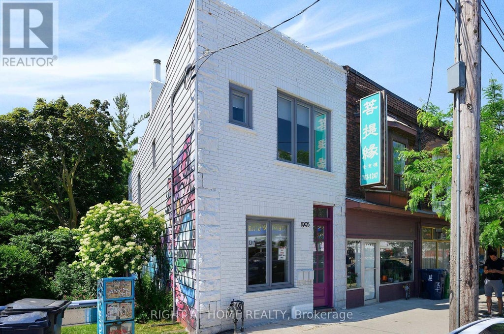 1995 Dundas Street W, Toronto (roncesvalles)