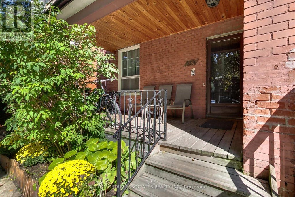 203 Fairview Avenue, Toronto (junction Area)