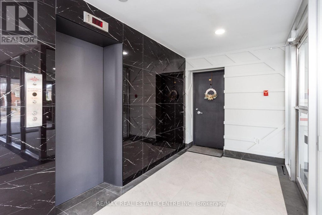 302 - 371 Lakeshore Road W, Mississauga (port Credit)