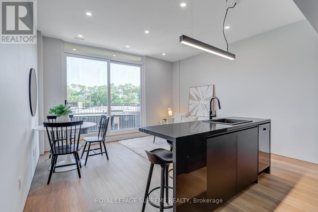 4 - 101 Bernice Crescent, Toronto (rockcliffe-Smythe)