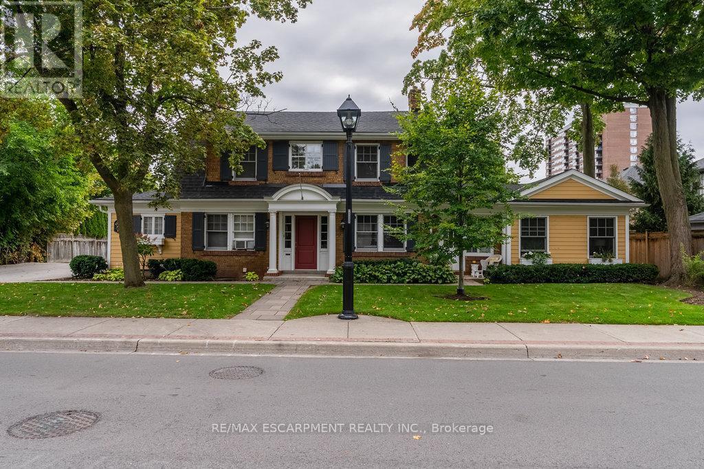 2080 Caroline Street, Burlington (brant)