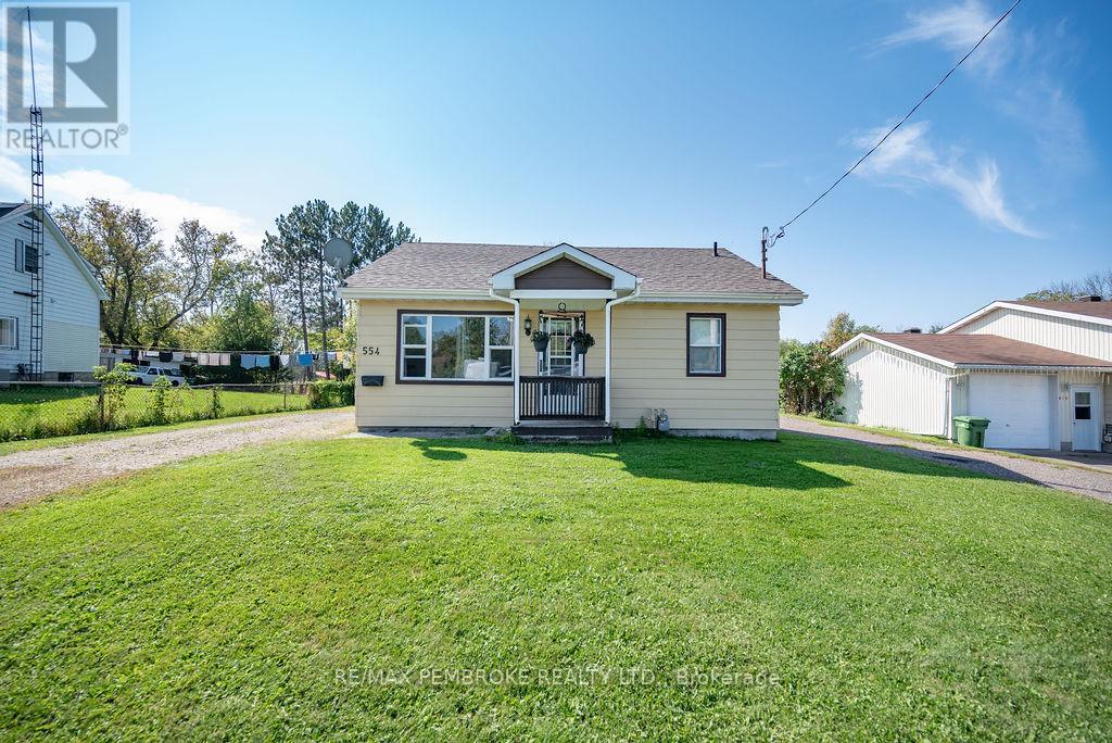 554 Thompson Street, Pembroke