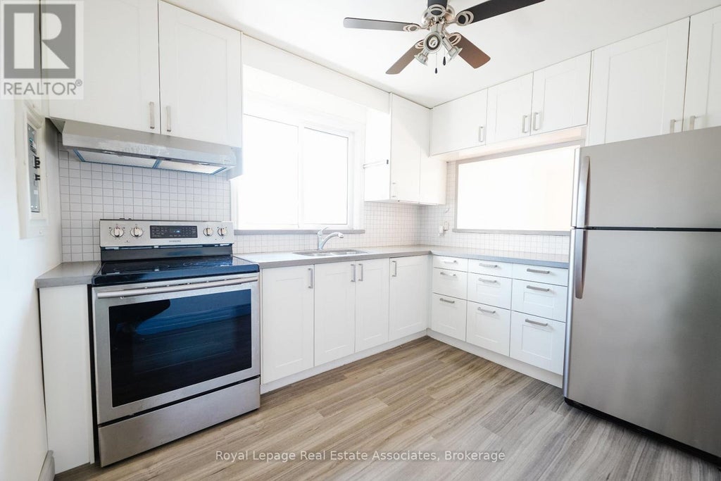 Upper - 9 Mississauga Road N, Mississauga (port Credit)