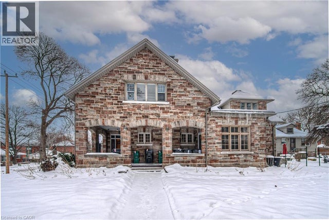 916 Queenston Road, Cambridge