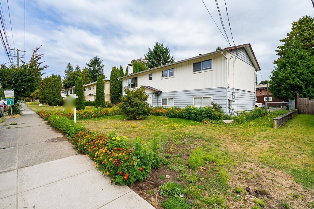 10038-10040 128 Street, Surrey