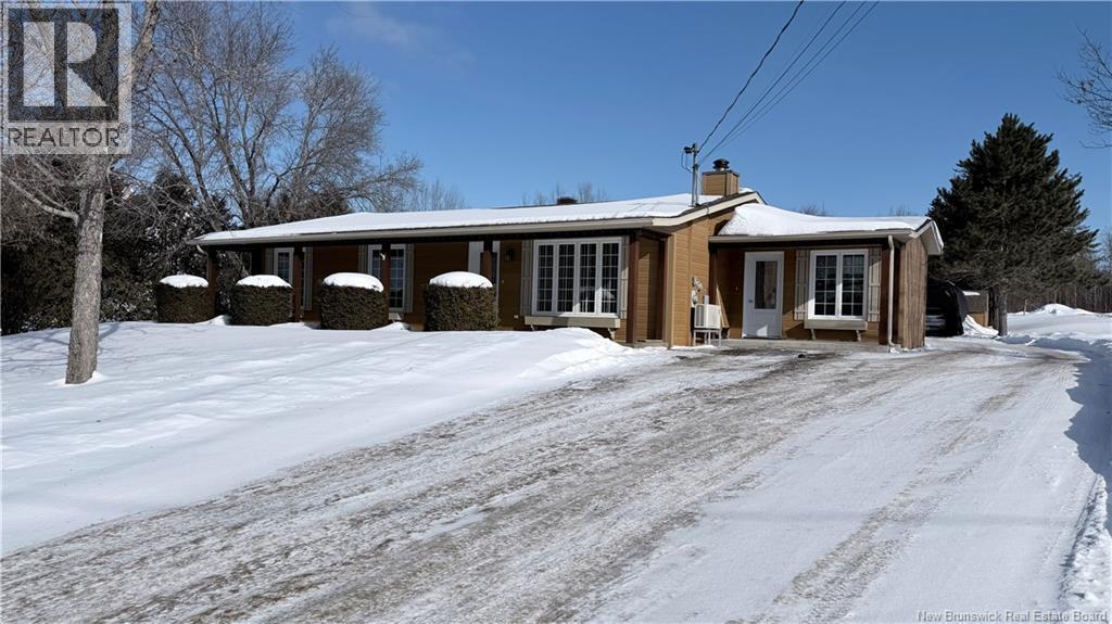 11533 Route 144, Saint-léonard-parent