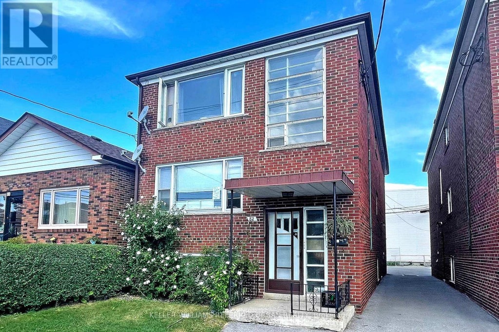 82 Lanark Avenue, Toronto (oakwood Village)