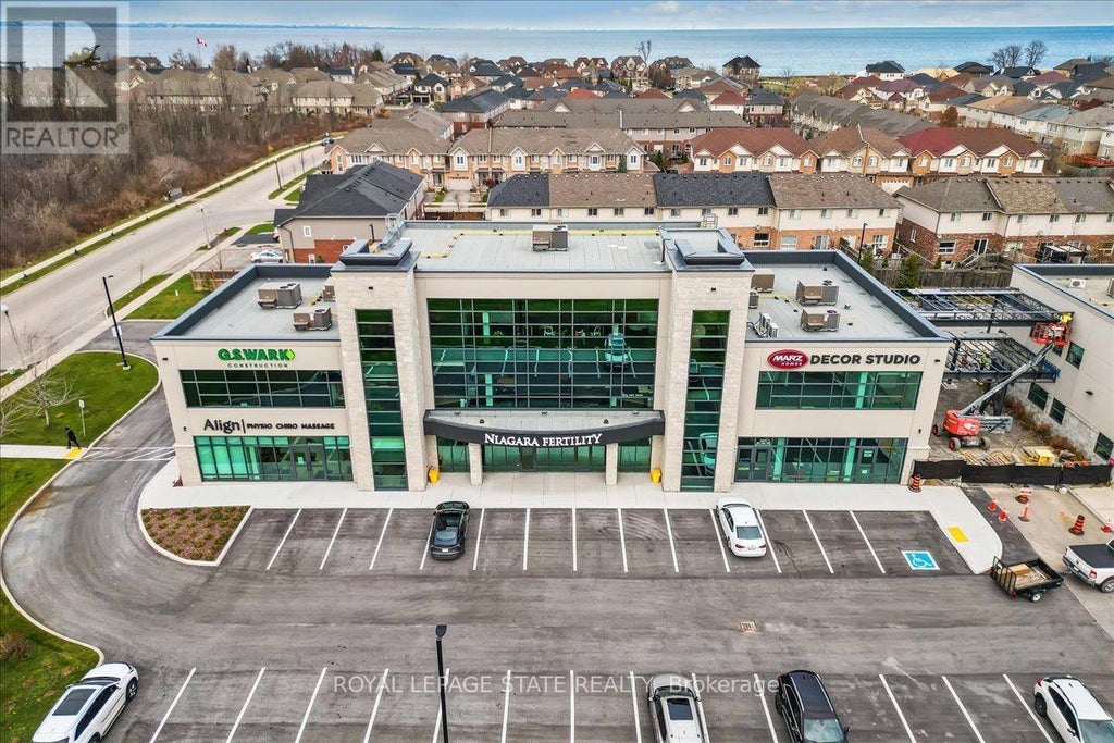 821 North Service Road, Hamilton (lakeshore)