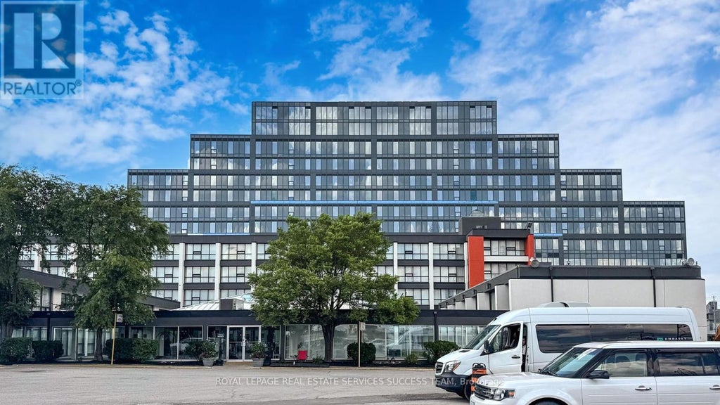 301 - 600 Dixon Road, Toronto (willowridge-Martingrove-Richview)