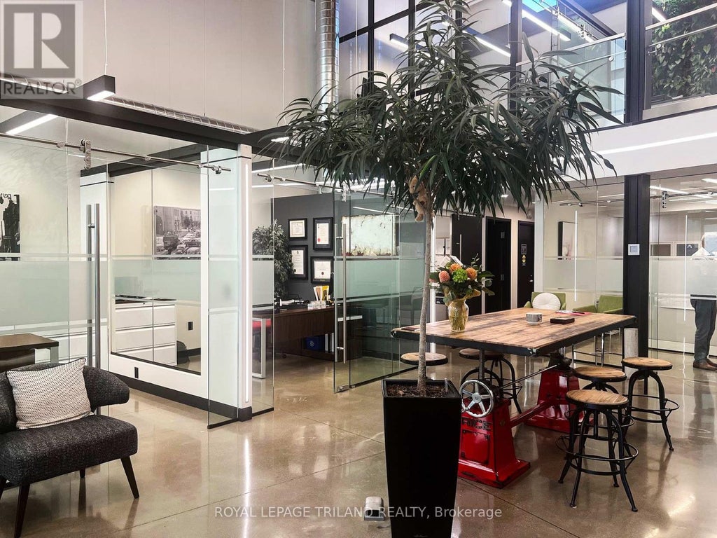 104 - 240 Waterloo Street, London East (east K)