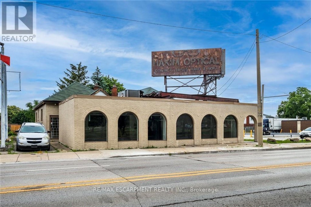 1583 Main Street E, Hamilton (normanhurst)