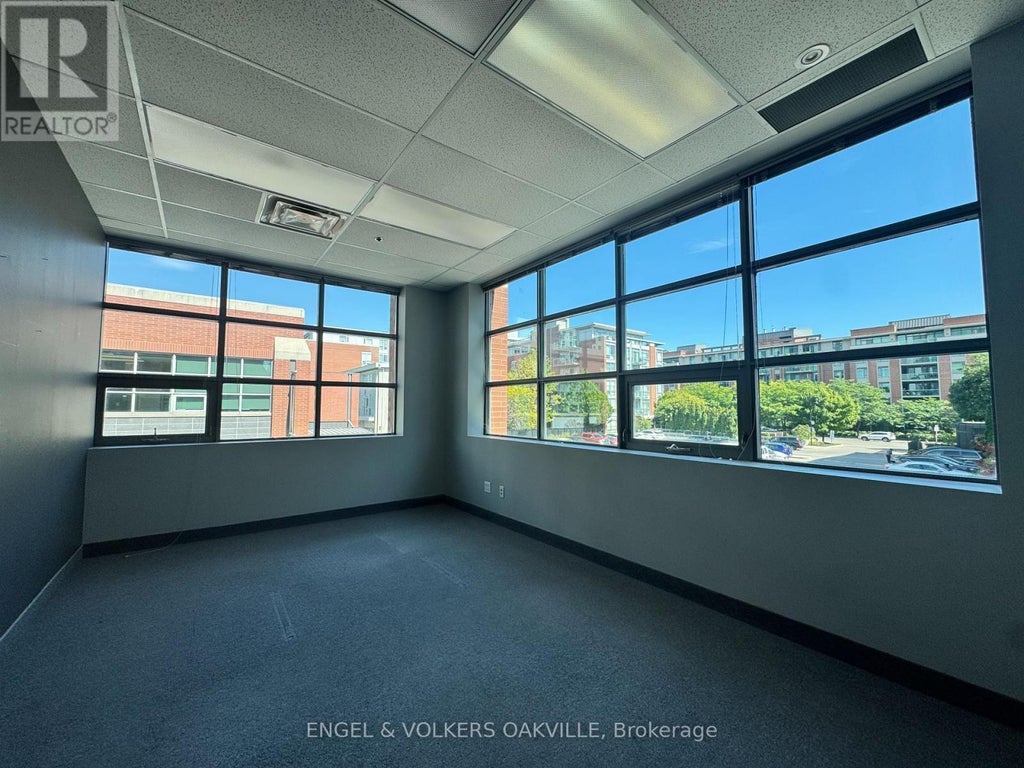 203 - 125 Lakeshore Road E, Mississauga (port Credit)