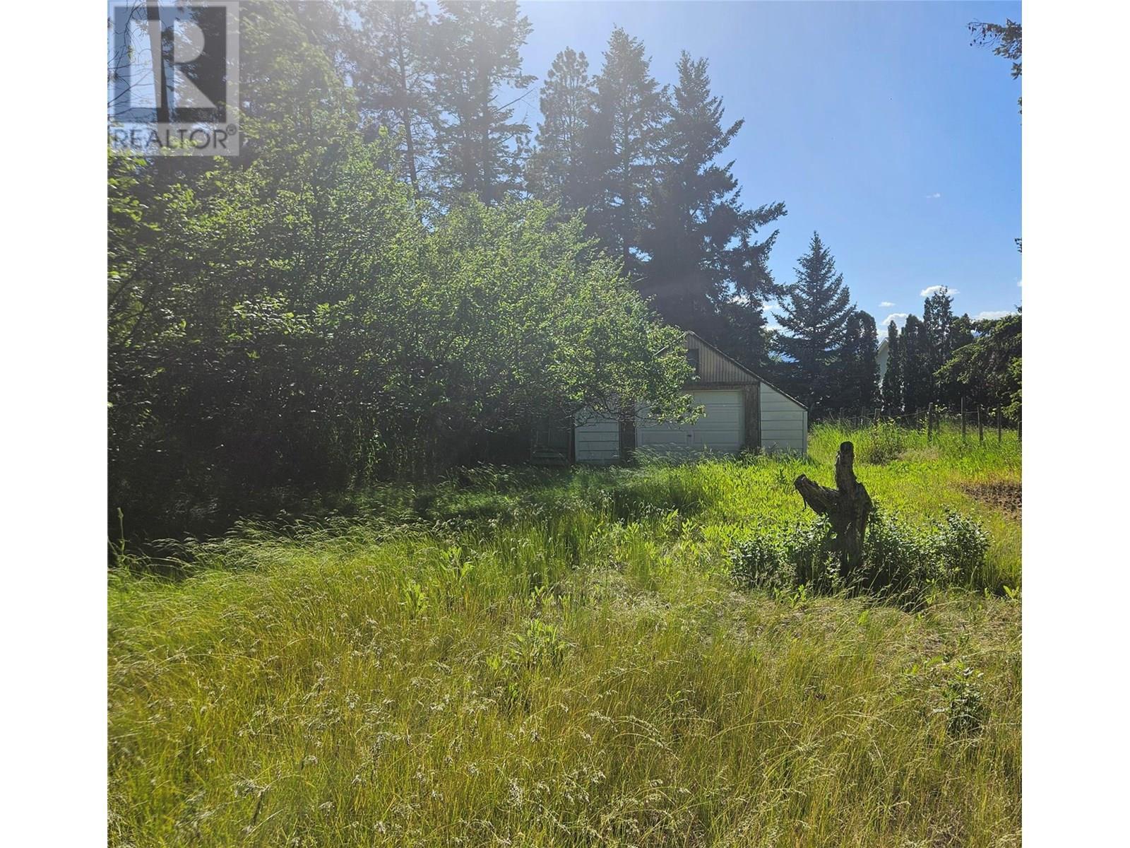 305 & 295 Clarissa Road. Kelowna, British Columbia